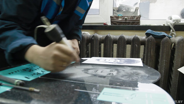 Ручная гравировка по камню, нанесение портретов